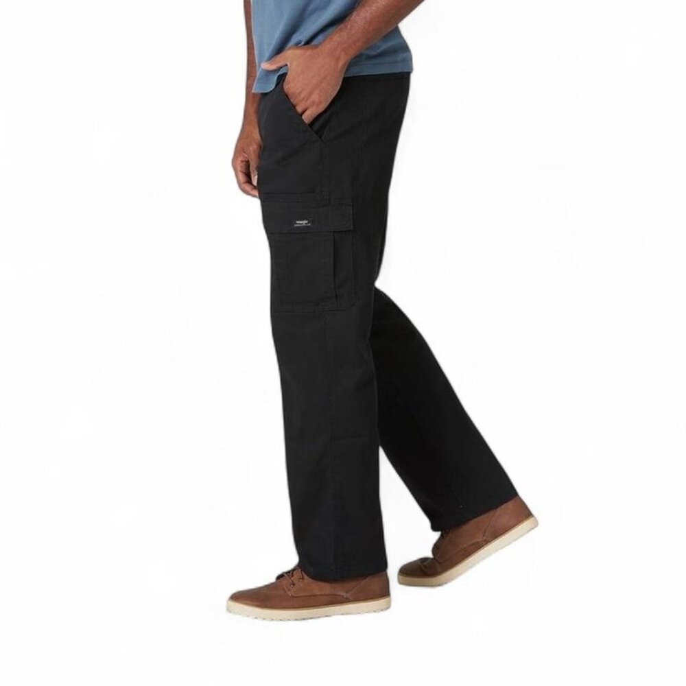 Wrangler Relaxed Fit Stretch Cargo Pant in Black